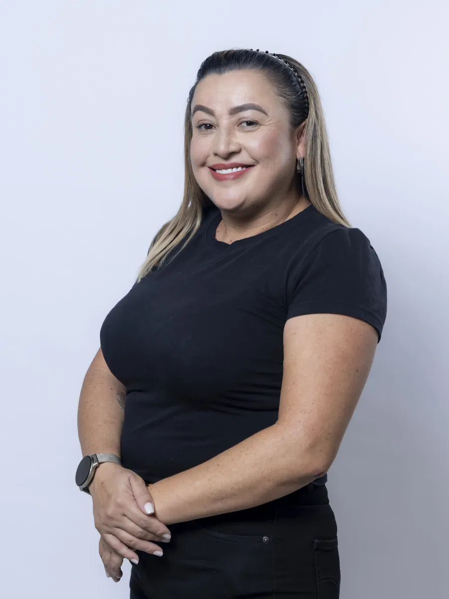Cindy Sequeira, Manicurista