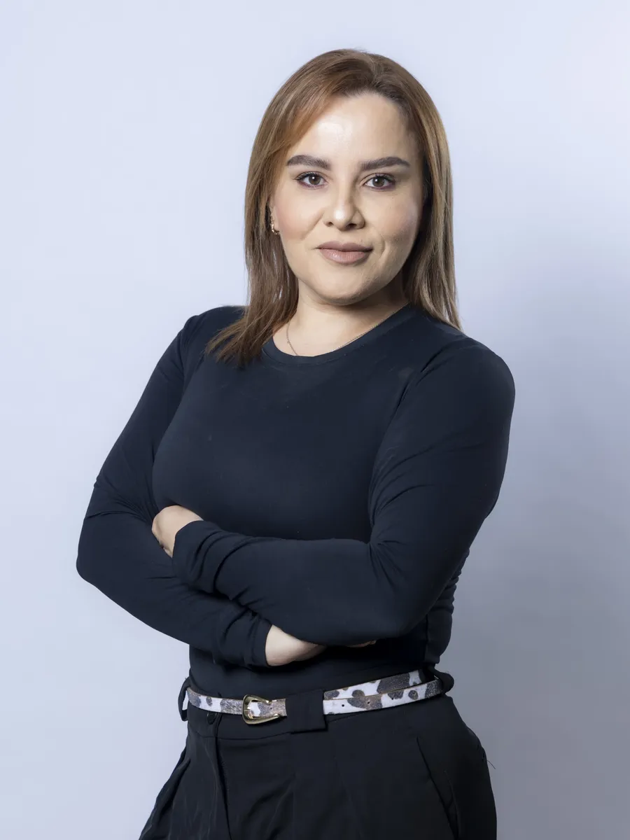 Dunia Alvarado, Máster en colorimetría · Rubios