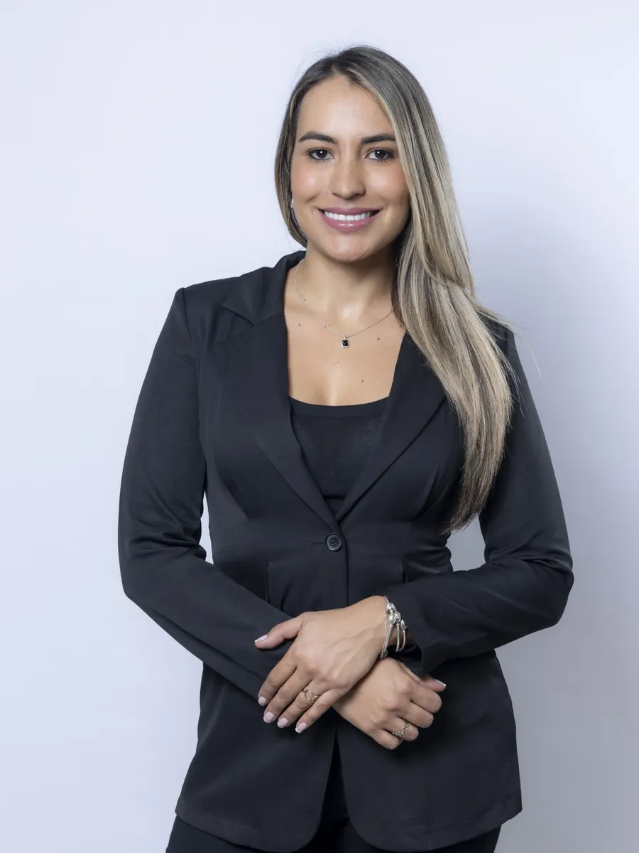 Karina Ruiz, Manicurista profesional